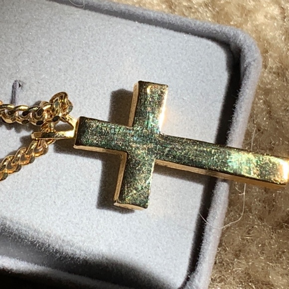 14K Gold Cross Pendant - Picture 3 of 10